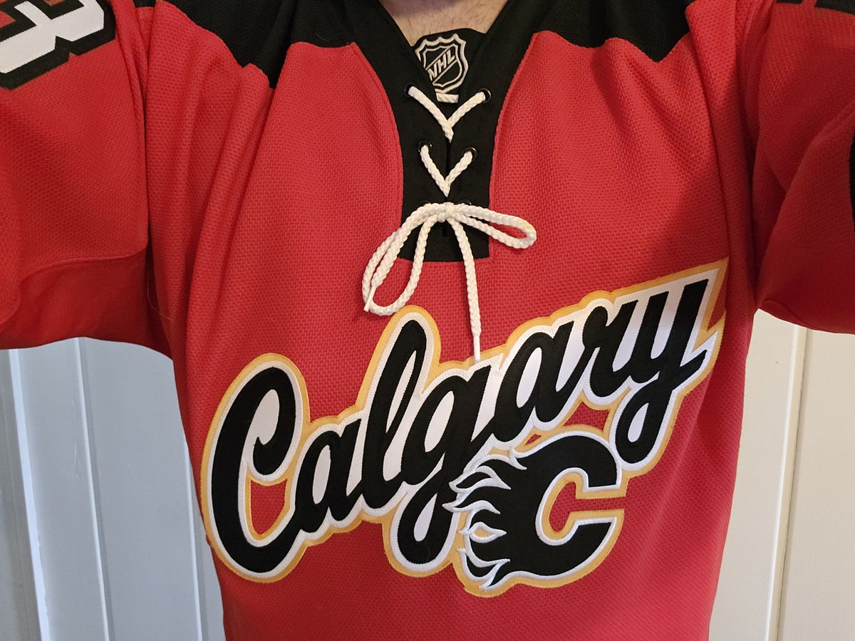 FsharpAsharp's tweet image. Different jersey every day
Day 44: Calgary Flames 2013 Alt