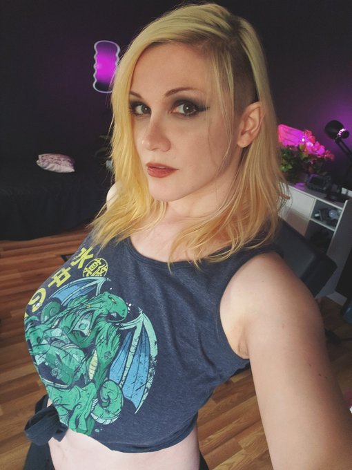 Veronica Dax - 😎 https://t.co/ha6778pAqb
