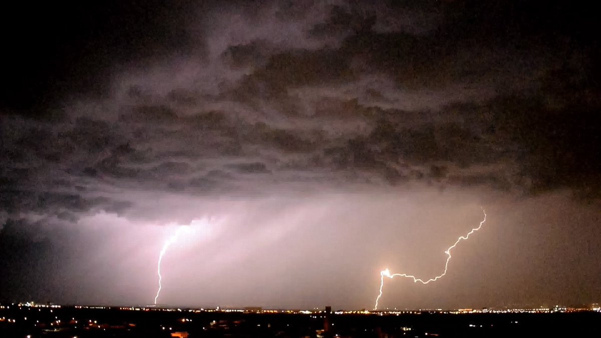 Tormentas_ZGZ (@tormentas_zgz) on Twitter photo #tormenta afectando al valle del ebro hace unos instantes 🌩️⚡
#arcus #storm #meteo #aragon #zaragoza
<a href="/AEMET_Aragon/">AEMET_Aragón</a> <a href="/ecazatormentas/">Cazatormentas</a> <a href="/eltiempo_atv/">Aragón TV El Tiempo</a> <a href="/MeteoredES/">Meteored | tiempo.com</a> <a href="/ElTiempoes/">Eltiempo.es</a> <a href="/Supercelulas/">🌩️🌪️_Supercélulas_🌪️🌩️</a> #tormenta afectando al valle del ebro hace unos instantes 🌩️⚡
#arcus #storm #meteo #aragon #zaragoza
<a href="/AEMET_Aragon/">AEMET_Aragón</a> <a href="/ecazatormentas/">Cazatormentas</a> <a href="/eltiempo_atv/">Aragón TV El Tiempo</a> <a href="/MeteoredES/">Meteored | tiempo.com</a> <a href="/ElTiempoes/">Eltiempo.es</a> <a href="/Supercelulas/">🌩️🌪️_Supercélulas_🌪️🌩️</a>