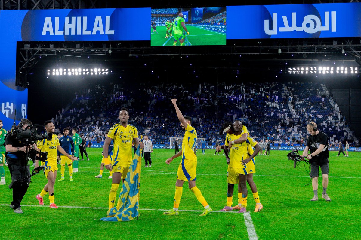 شف الحياة برجعته كيف صارت 
شف النصر وشلون يسعد ملايين
#الهلال_النصر