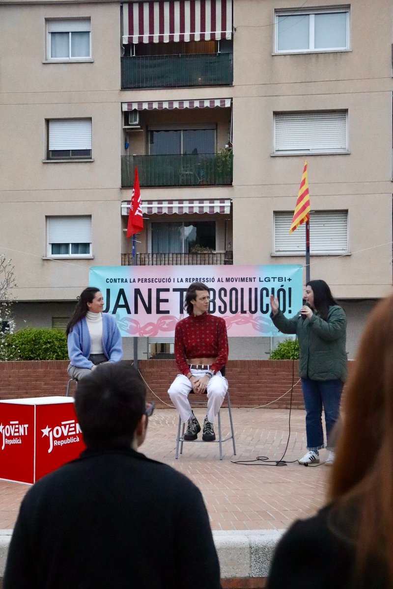 📸 Avui celebrem l’absolució de <a href="/labinariejanet/">Janet Catalan Guimerà</a> , com una victòria dels drets del col·lectiu LGTBI+

✊Teixim xarxa col•lectiva davant la repressió!

#JanetAbsolució
