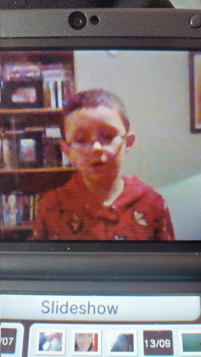 Retroont's tweet image. Checking 3ds camera and why was 5 year old me zooted 😭🙏