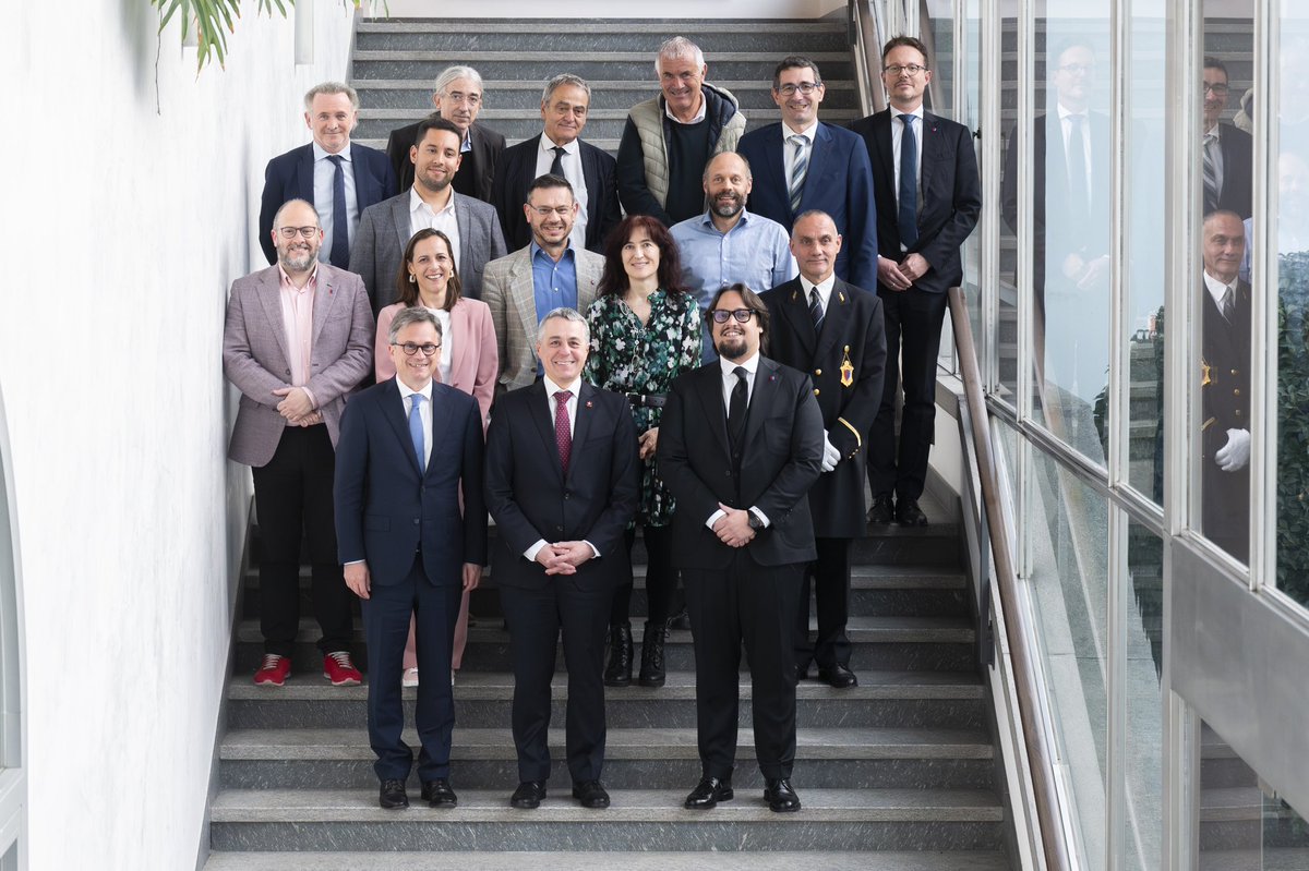 Ringrazio il presidente del Gran Consiglio Michele Guerra per l’invito a incontrare i rappresentanti di tutti i gruppi del legislativo del <a href="/Cantone_Ticino/">Repubblica e Cantone Ticino</a>, accompagnati dal presidente del Governo <a href="/ChristianVitta/">Christian Vitta</a>.

Il sistema di milizia e il federalismo sono tasselli fondamentali