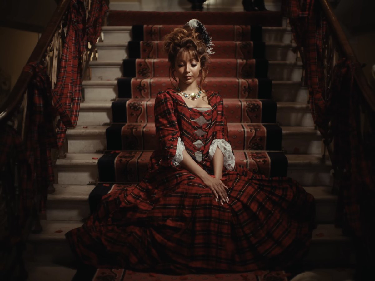 the costumes in pinkpantheress’ tonight music video 💌