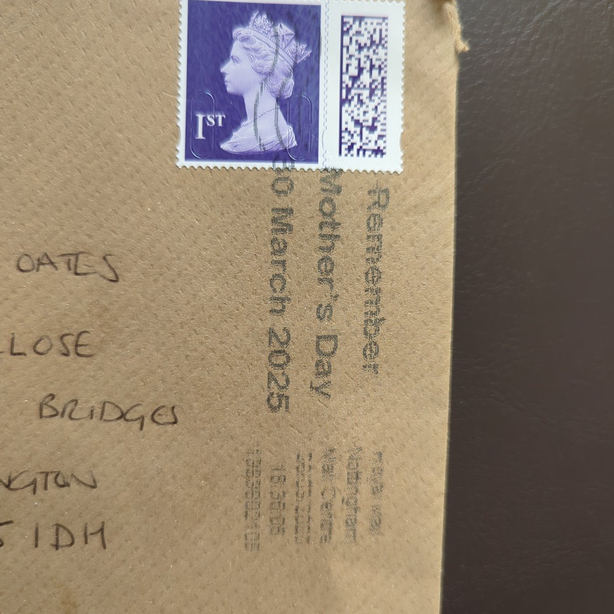 SLThomas99's tweet photo. @RoyalMailHelp- not loving the irony of this! When you remember Mother's day but @RoyalMail fail to deliver, not one but both cards to my mum. 1st class cards posted on the 26th March not delivered until the 3rd April! Seems rising stamp prices don't equal better service! 😡 https://t.co/oWfHWkjFSU