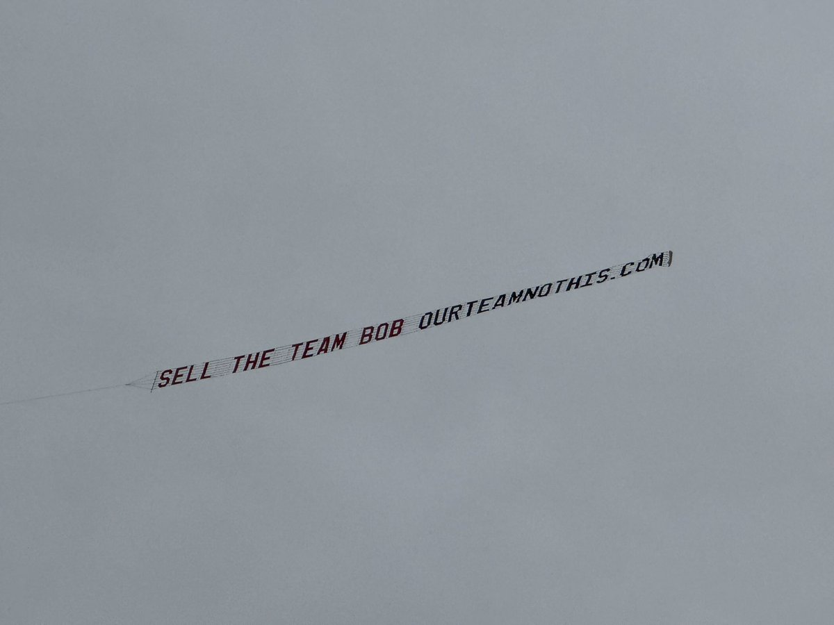 BnsfRails1's tweet image. Just as I was going to PNC park a plane was flying this sign