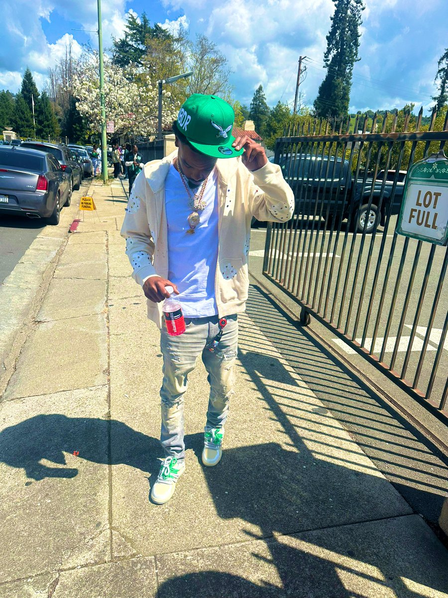 trayglo's tweet photo. #DBDR 💚 https://t.co/ZC4gB80LGE