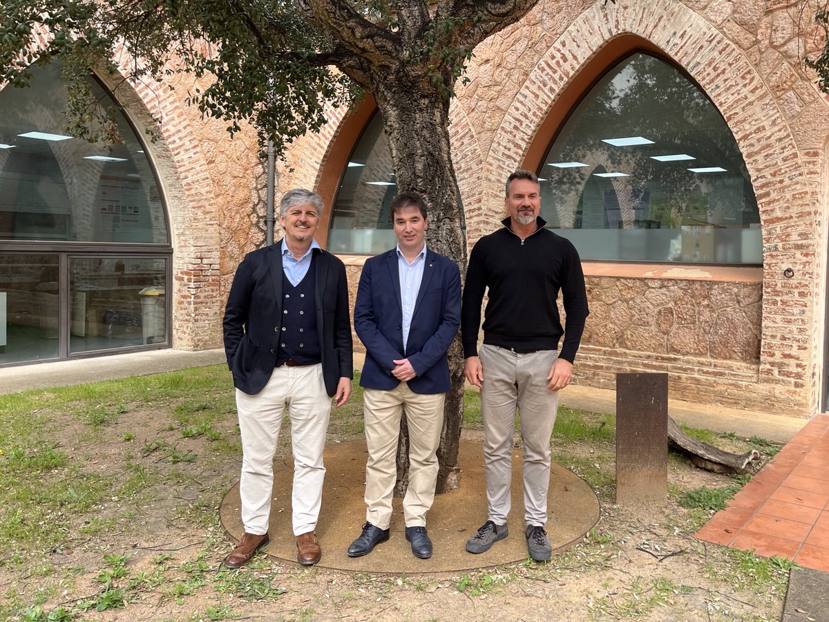 🍾 El #delegat, Xavier Guitart, ha visitat les instal·lacions de l'<a href="/ICSuro/">ICSuro</a> a #Palagrufell. 

Durant la visita, s'ha reunit amb Joan J. Puig, president de l’<a href="/ICSuro/">ICSuro</a> i <a href="/AECORK/">AECORK</a> i Albert Hereu, director de l'<a href="/ICSuro/">ICSuro</a>, per conèixer el Cork Center Laboratory i la tasca que duen a terme.