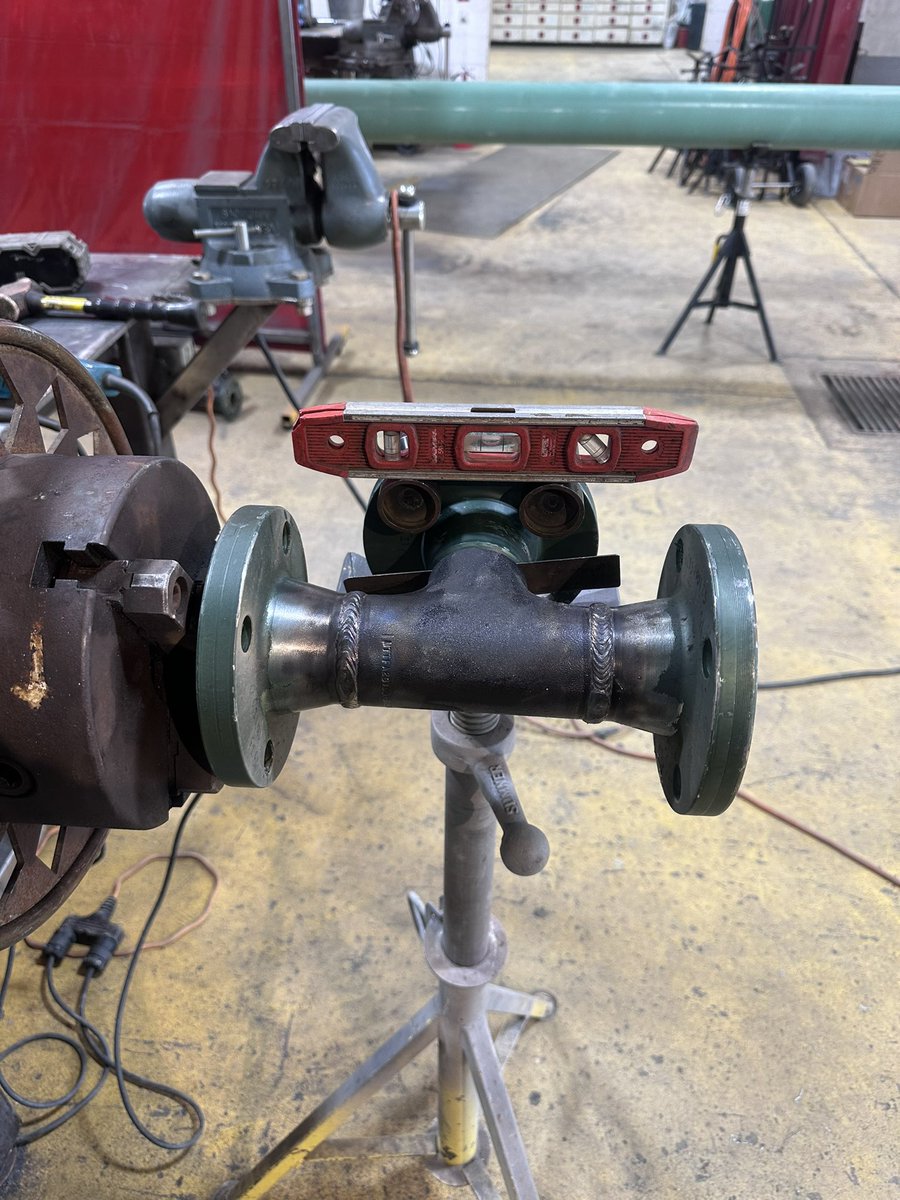 KyleLinebaugh's tweet image. Easy Friday in the shop while it’s snowing 🤘🏼