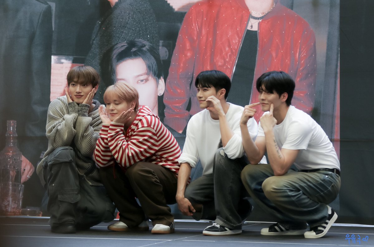 240530 프로모 요코하마

🦊🐹🐶🐱💜

#배너 #VANNER #태환 #곤 #혜성 #영광