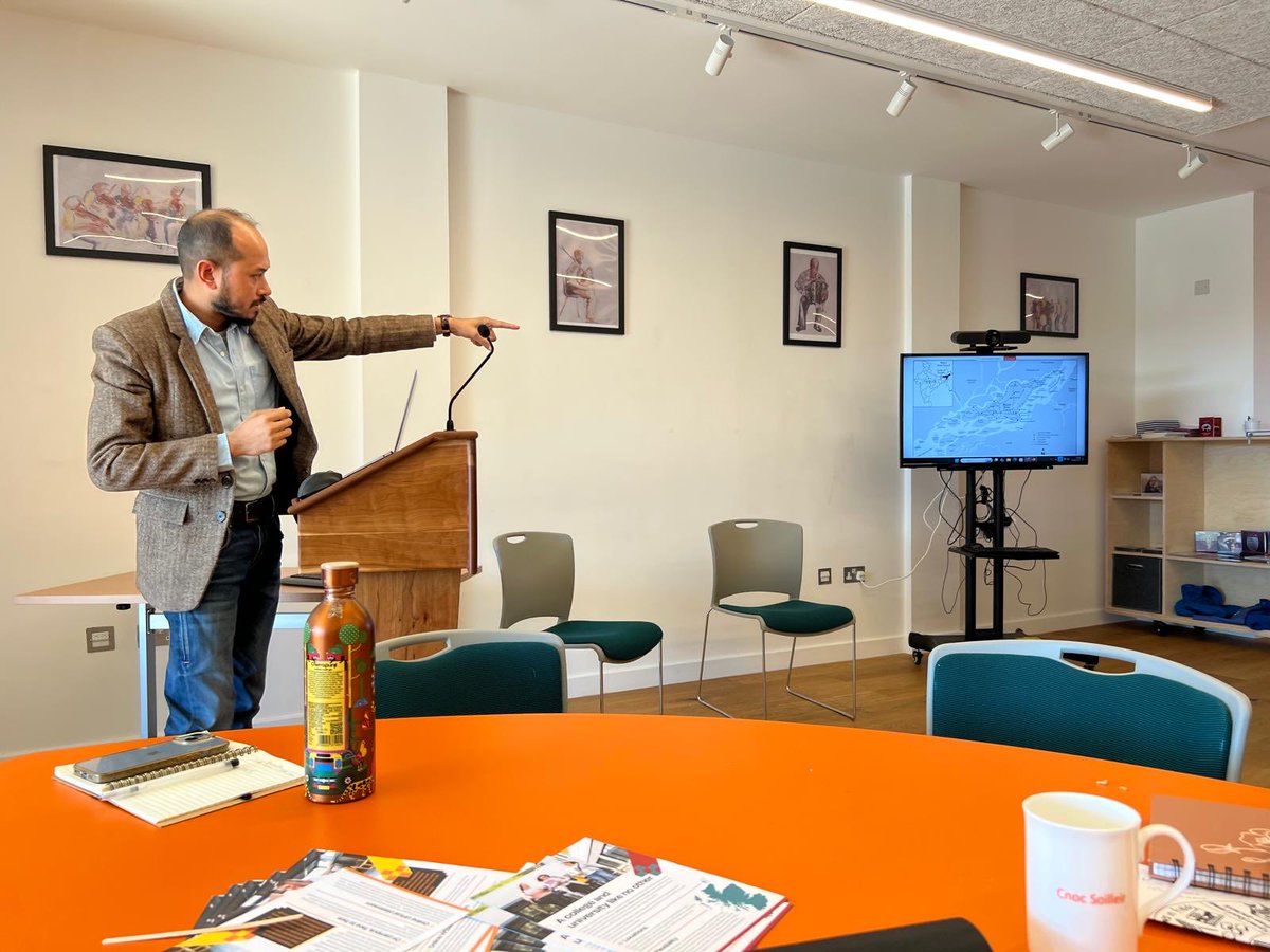 Majuli_Chapori's tweet image. Yes, I’m pointing you to the presentation, unless all you can see is my ⁦@CherrapunjiGin⁩ water bottle! 😁
#IslandsSymposium #Hebrides