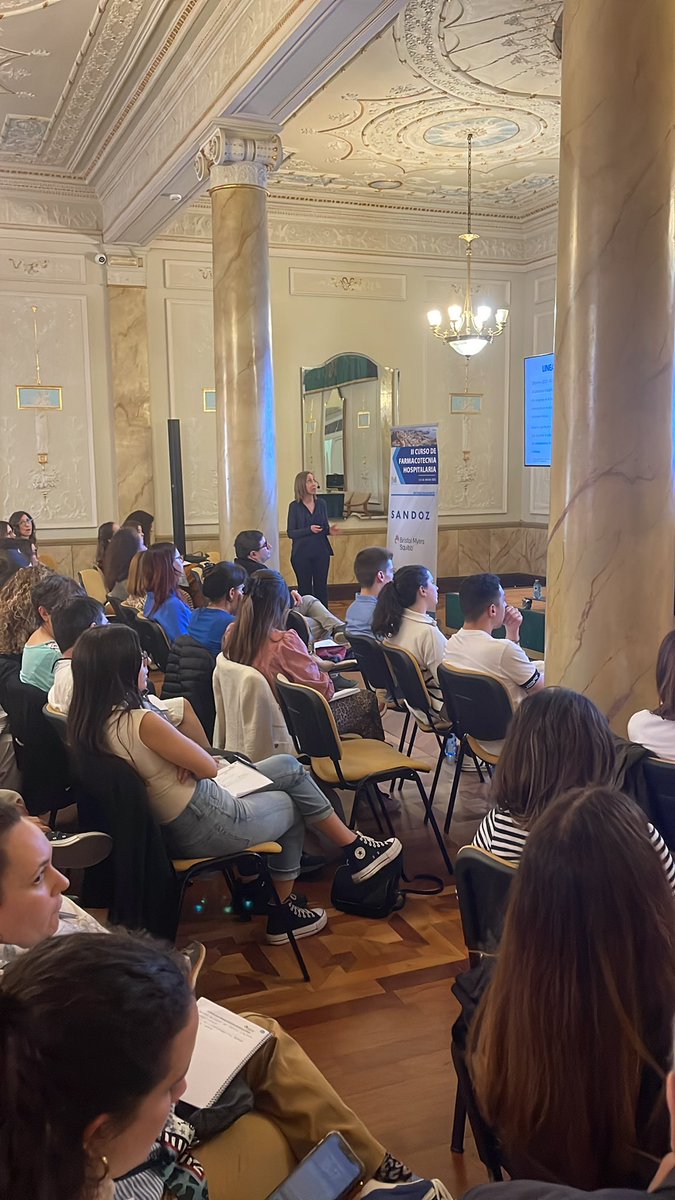 Javier_CarreraH's tweet photo. Dra Susana Robles nos habla de la informática y TiCs e Farmacotecnia #cursoFTH https://t.co/NHVHMWKj7Y