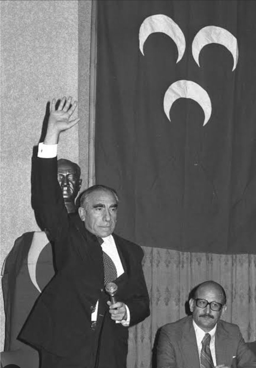 Hepiniz birer Türk Bayrağı'sınız. Bayrağı lekelemeyin, kirletmeyin yere düşürmeyin. Alparslan Türkeş…
Saygı ve minnetle anıyoruz…
#AlparslanTürkeş