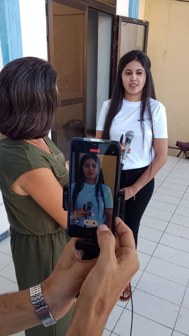 FrometaDaymi's tweet image. Jóvenes de @Etecsa_LasTunas compartiendo sus experiencias y expectativas como jóvenes comprometidos con la empresa y el país.
@NelsonF01511077
@comunicacionltu
#EtecsaTeAcompaña 
#JovenesConstruyendoElFuturo 
#ETECSAesdelPueblo 
#EtecsaConCuba