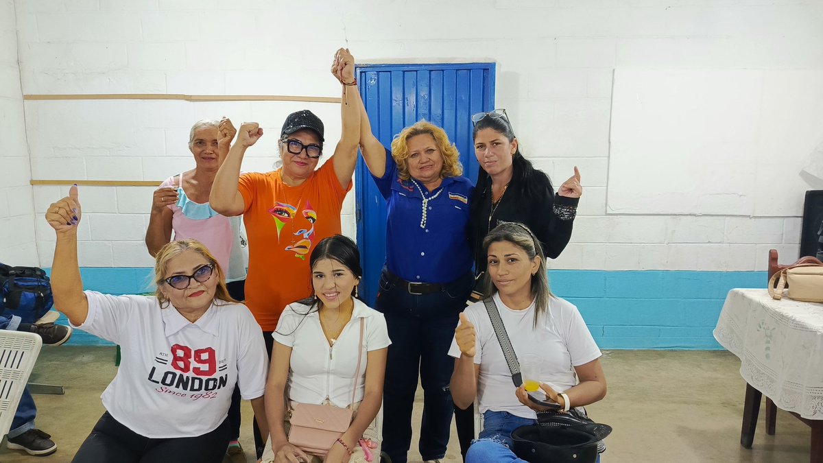 ColmenarezSora's tweet photo. 💙🗳️💯 VOTA Seguimos Avanzando en la calle conversando con los ciudadanos la juventud , las mujeres  recordar q nuestros derechos no se entregan se ejercen , somos  AVANZADA PROGRESISTA PORTUGUESA 👌 https://t.co/ZItmwA3hpe