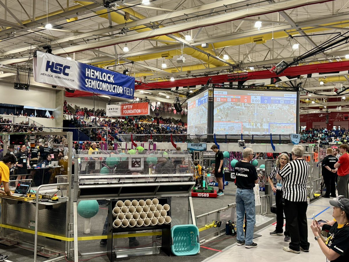 chrisv250's tweet image. ~7,000 people supporting @FRCTeams #FIRSTRobotics at @SVSU today and through the weekend for the State Competition. It’s loud and competitive and developing a future #STEM ready workforce. Stop by and check it out. #MiSTEM
