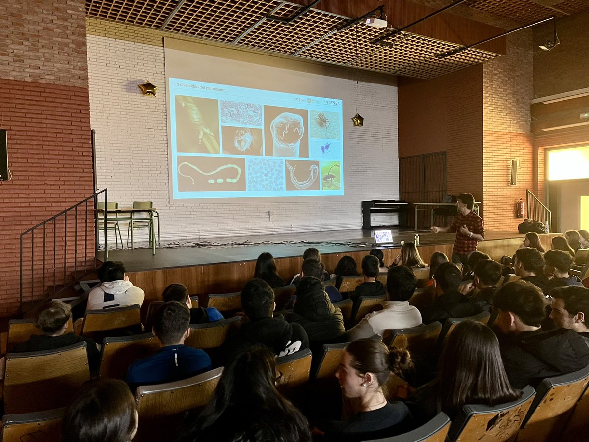 Esta mañana nos hemos acercado al IES Pío del Río Hortega de Arrabal de Portillo (Valladolid) para hablar del <a href="/CSIC/">CSIC</a>, del <a href="/irnasa_csic/">IRNASA-CSIC</a> y, por supuesto, de #parásitos 🪱🔬¡¡Gran experiencia!!