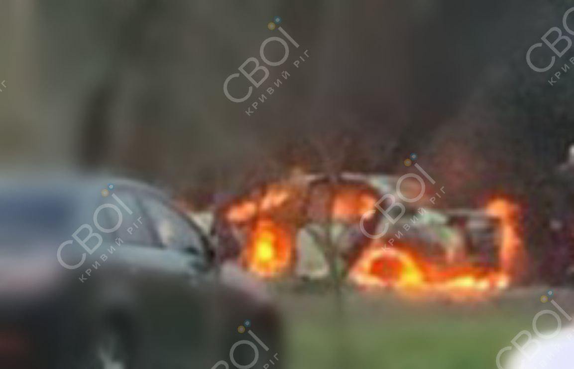 nexta_tv's tweet photo. Russians launched a ballistic missile strike on a restaurant in Kryvyi Rih. Preliminary reports indicate casualties and injuries.

The death toll has already risen to 12, including two children. More than 50 people have been injured. https://t.co/jgMH09CdKV
