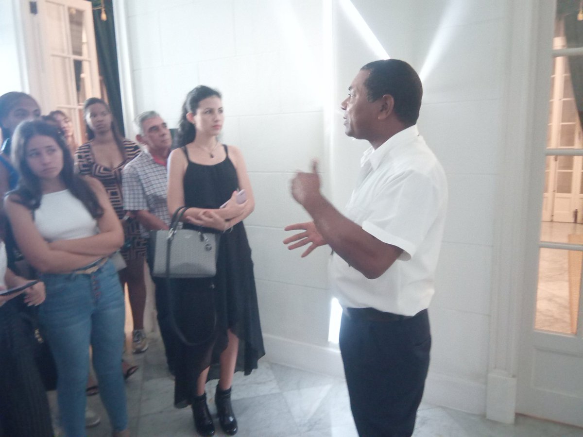 📍 Una representación de los jóvenes de nuestra empresa visitó este #4DeAbril, junto a cuadros de la entidad, el Centro #FidelCastro, inolvidable experiencia que los acercó a la vida y obra de quien sintió verdadero orgullo de la juventud cubana.
#SiempreJoven
