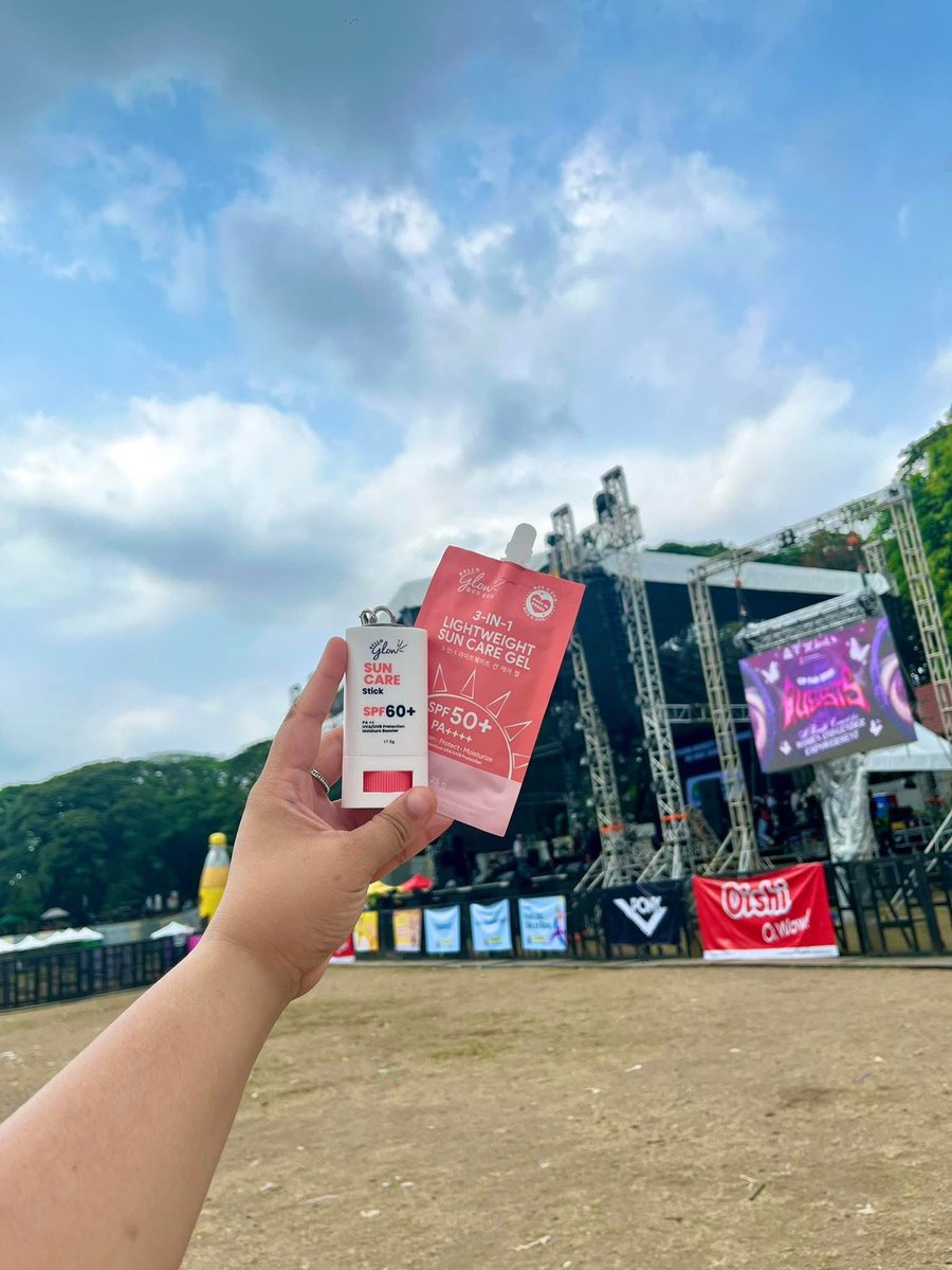 helloglowph's tweet photo. 𝐇𝐞𝐥𝐥𝐨 𝐆𝐥𝐨𝐰 at UP FAIR!🌻🎡🎶

WE GAVE OUT:
💖FREE tote bag with every Hello Glow sunscreen purchase
💖FREE DIY keychain with our Sun Care Stick! 

#HelloGlowOfficial    
#HelloGlowxUPfair2025
#UPFair2025 https://t.co/sONgtiSjYo