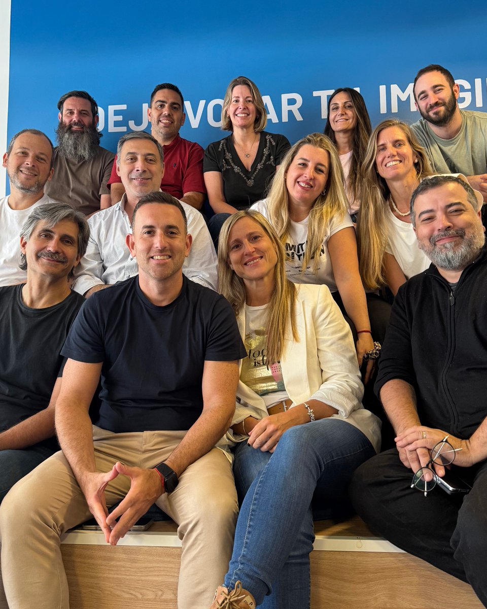 ✨ Staff de líderes al estilo Ghibli ✨

En Yoizen, liderar es recorrer el camino en equipo. Cerramos el Q1 con un taller de objetivos que nos alineó, inspiró y reconectó con nuestra esencia.

📸 1: versión Ghibli by ChatGPT
📸 2: realidad sin filtros ✨

#LiderazgoYoizen