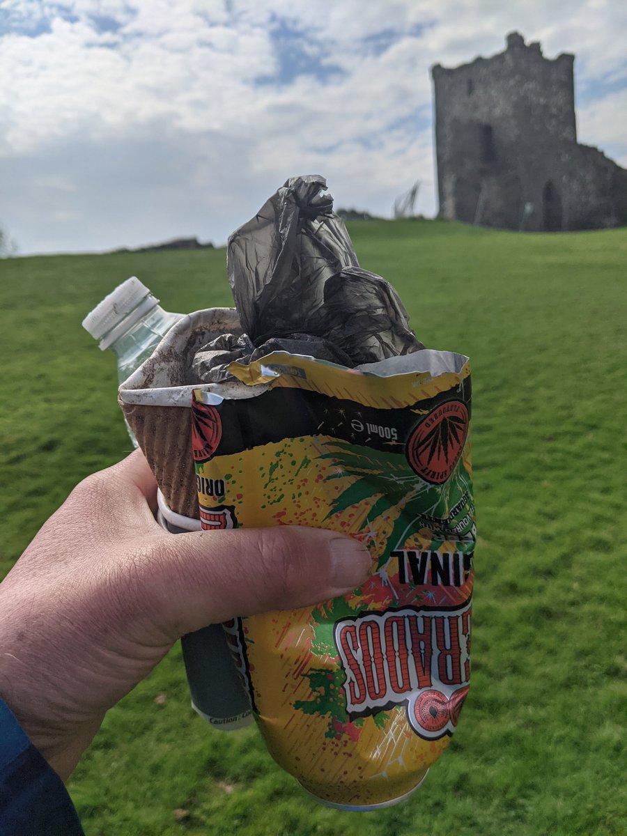 EricTorrington's tweet image. A #litterpickers @LlansteffanCas1 lowlight. A dog owner who likes their #coffee &amp;amp; discards #doggy poo bags. Highlight has to be castle &amp;amp; beach walk. Helping to @Keep_Wales_Tidy