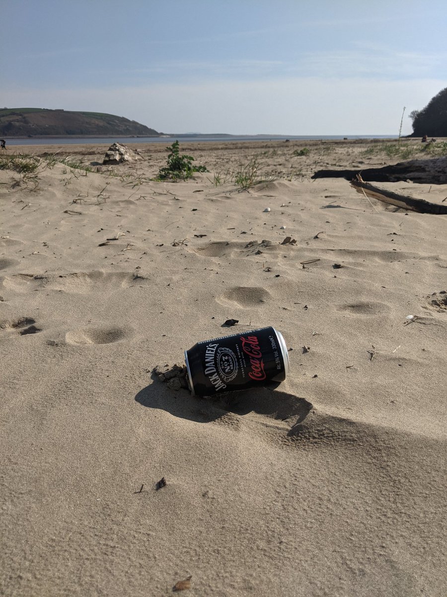 EricTorrington's tweet image. A #litterpickers @LlansteffanCas1 lowlight. A dog owner who likes their #coffee &amp;amp; discards #doggy poo bags. Highlight has to be castle &amp;amp; beach walk. Helping to @Keep_Wales_Tidy