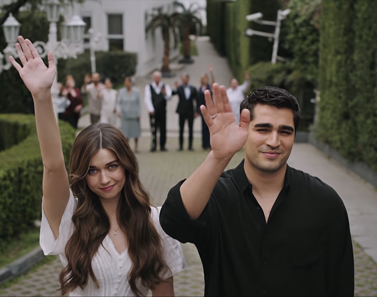 Esty83a's tweet photo. Hoy acaba una serie de la que me enganche gracias a ellos #AfraSaraçoğlu y #MertRamazanDemir que bonita pareja y que actuaciones nos han dejado.
Gracias por todo #seyfer #AfRam .
A la producción y guionistas no quiero volver a ver nada más vuestro. #YalıÇapkını https://t.co/oQOl3YI0KM
