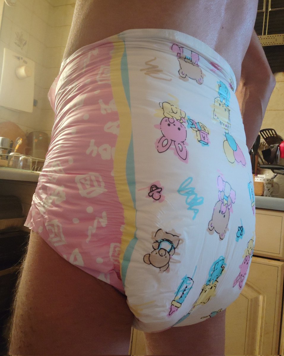 Silverray10's tweet image. Hiya. Here are some pictures of my cute Adult Baby Print Diaper. Look a bit saggy as yes it is quite heavily wet. 👍😀💋❤️