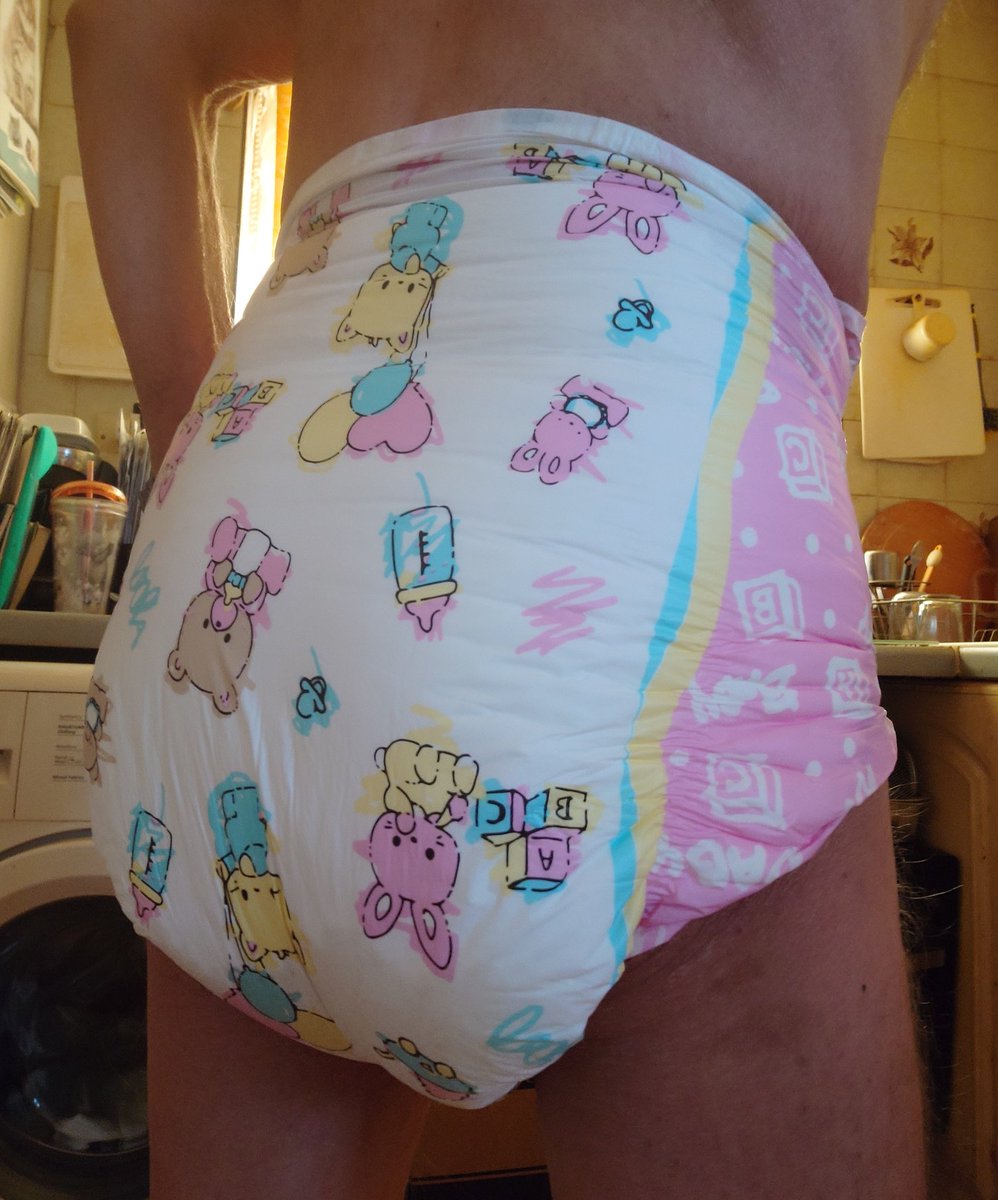 Silverray10's tweet image. Hiya. Here are some pictures of my cute Adult Baby Print Diaper. Look a bit saggy as yes it is quite heavily wet. 👍😀💋❤️