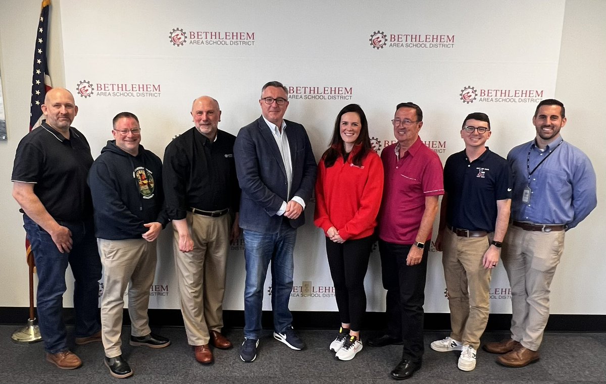 Jack Silva (@basdjacksilva) on Twitter photo 🇬🇧 From Across the Pond…we had a wonderful conversation with representatives from London Band Week, Stu Warmington, Joe Wyndham, and Dr. Graham Jones. The <a href="/LHSGB/">LHS Grenadier Band</a>’s relationship with these gentlemen is a beautiful gift to our community. Great days ahead!! <a href="/LibertyHigh/">Liberty High School</a> 🇬🇧 From Across the Pond…we had a wonderful conversation with representatives from London Band Week, Stu Warmington, Joe Wyndham, and Dr. Graham Jones. The <a href="/LHSGB/">LHS Grenadier Band</a>’s relationship with these gentlemen is a beautiful gift to our community. Great days ahead!! <a href="/LibertyHigh/">Liberty High School</a>