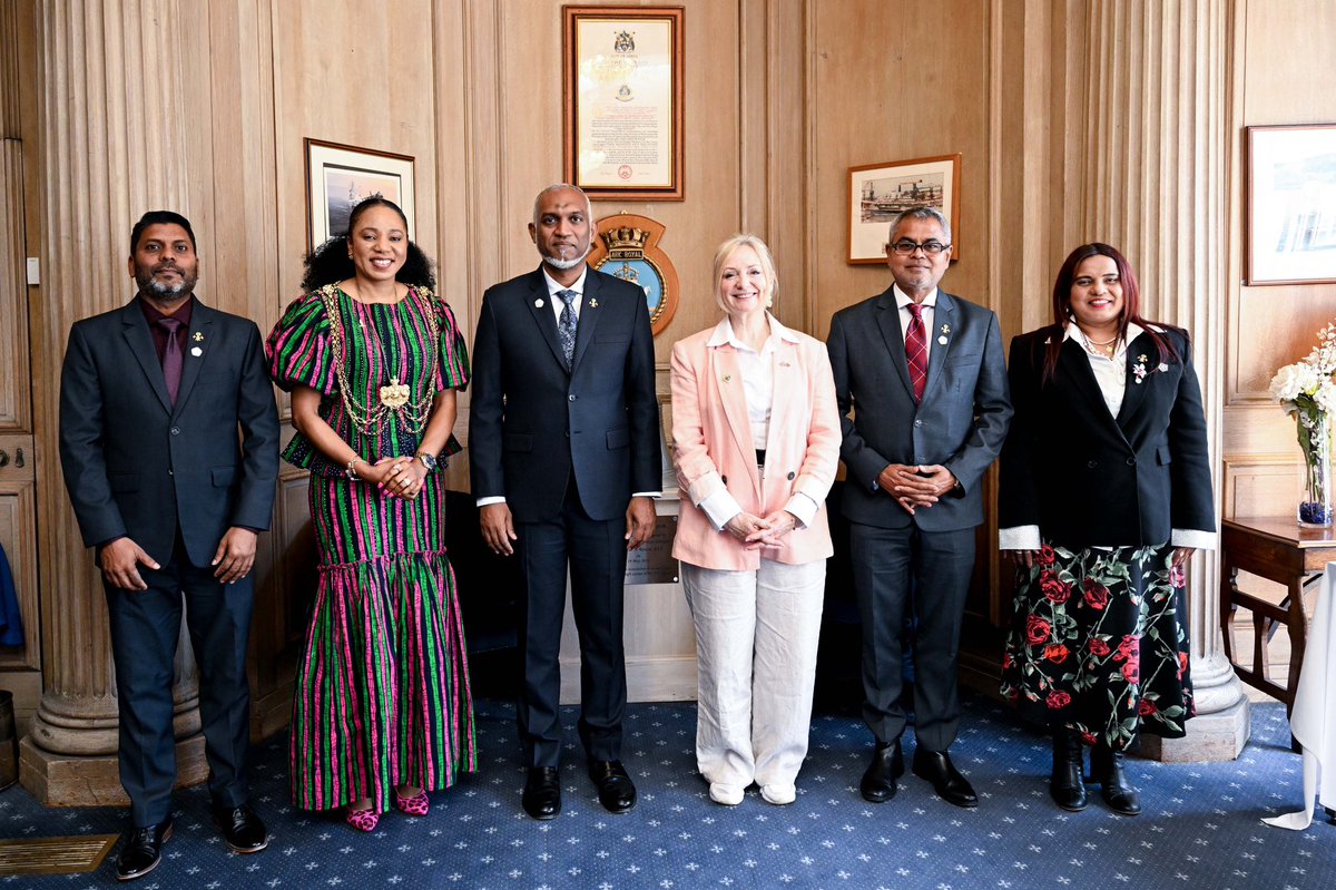 The President's Office (@presidencymv) on Twitter photo Councillor Abigail Marshall Katung, the Lord Mayor of Leeds and Tracy Brabin Mayor of West Yorkshire meets with H.E. President Dr <a href="/MMuizzu/">Dr Mohamed Muizzu</a> during the President’s visit to the United Kingdom.
During the meeting, the President briefly outlined the Administration’s priorities and Councillor Abigail Marshall Katung, the Lord Mayor of Leeds and Tracy Brabin Mayor of West Yorkshire meets with H.E. President Dr <a href="/MMuizzu/">Dr Mohamed Muizzu</a> during the President’s visit to the United Kingdom.
During the meeting, the President briefly outlined the Administration’s priorities and