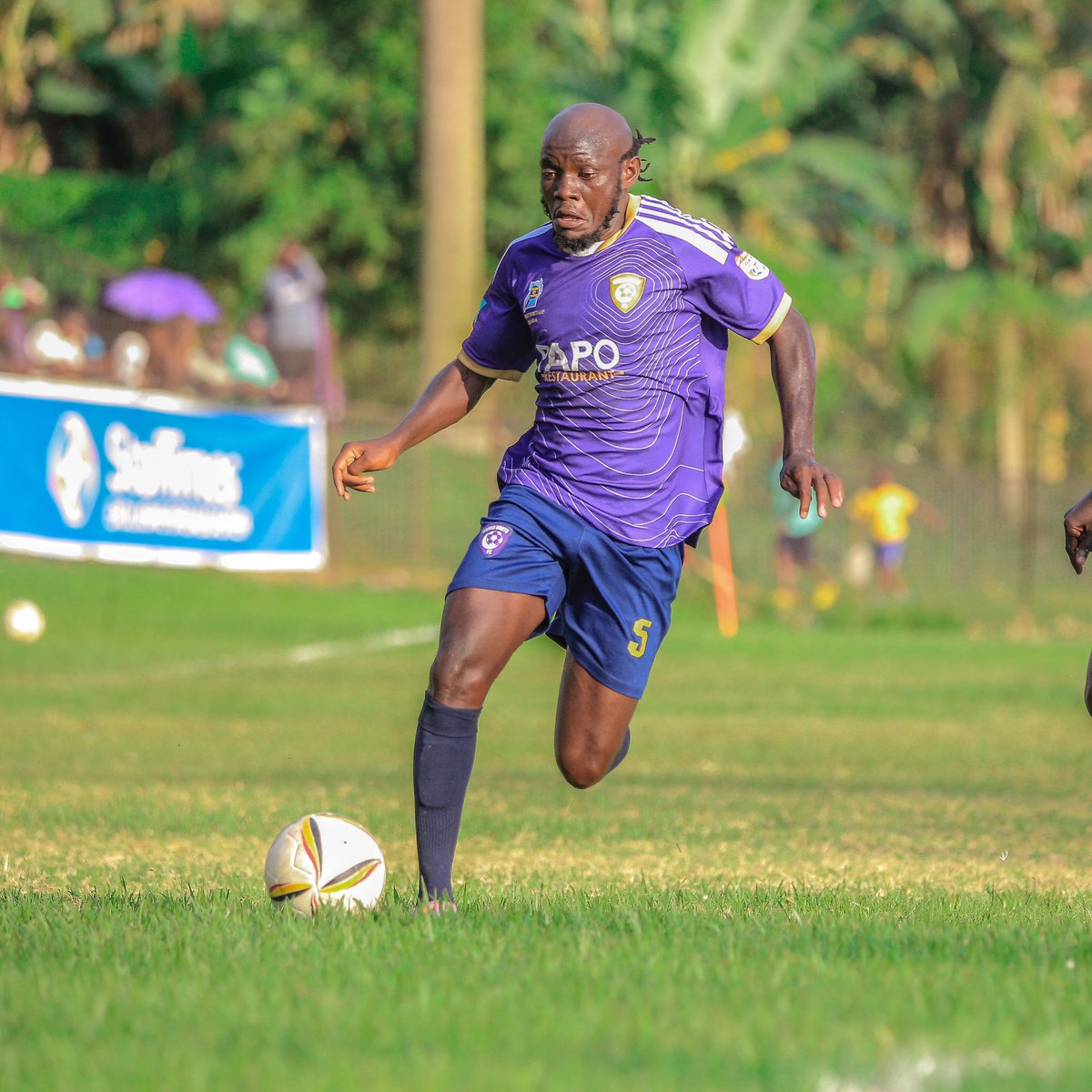NBSportUg's tweet photo. Happy 27th Birthday to David Bagoole! 🎉🎂 ⚽ 🎈

#NBSportUpdates #BirthdayCheers #WakisoGiantsFC https://t.co/Chnqjed6bX