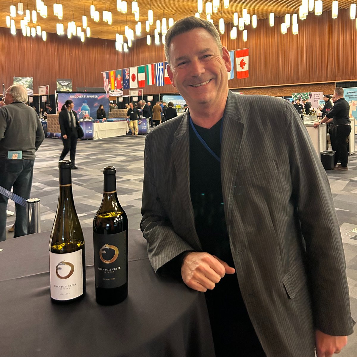 #Osoyoos #Oliver: Tune in @9am to @BounceRadio1240 - Mark Beringer, GM @PhantomCreek tells us about old-world techniques to crafting standout cuvées. Tune in as Mark shares what sets their Riesling apart and why fermentation vessels matter. #BCWine 🍷