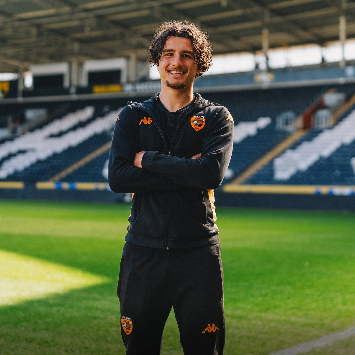 HullCityAcademy's tweet photo. 𝐀𝐫𝐜𝐡𝐢𝐞 𝐇𝐨𝐰𝐚𝐫𝐝 🧤
𝐀𝐢𝐝𝐨𝐧 𝐒𝐡𝐞𝐡𝐮 🇦🇱
𝐄𝐝 𝐃𝐞𝐯𝐢𝐧𝐞 💫
𝐇𝐚𝐫𝐫𝐲 𝐑𝐞𝐯𝐢𝐥𝐥 ©️

💪 Fully deserved on your first professional contracts! 

🐯 #hcafc #hcafcU18 https://t.co/oE8mA7RPfN