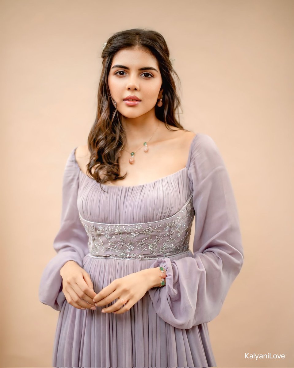 tnzleditz's tweet photo. It's 12:00 thalaiviiii 🥳🤩 
Just wanted to be the first one to wish you happy birthday so I can feel superior to your other well-wishers. So, happy birthday 🥳♥️
@kalyanipriyan 
#HBDKalyaniPriyadarshan
#KalyaniPriyadarshan https://t.co/nTFxQQl03d