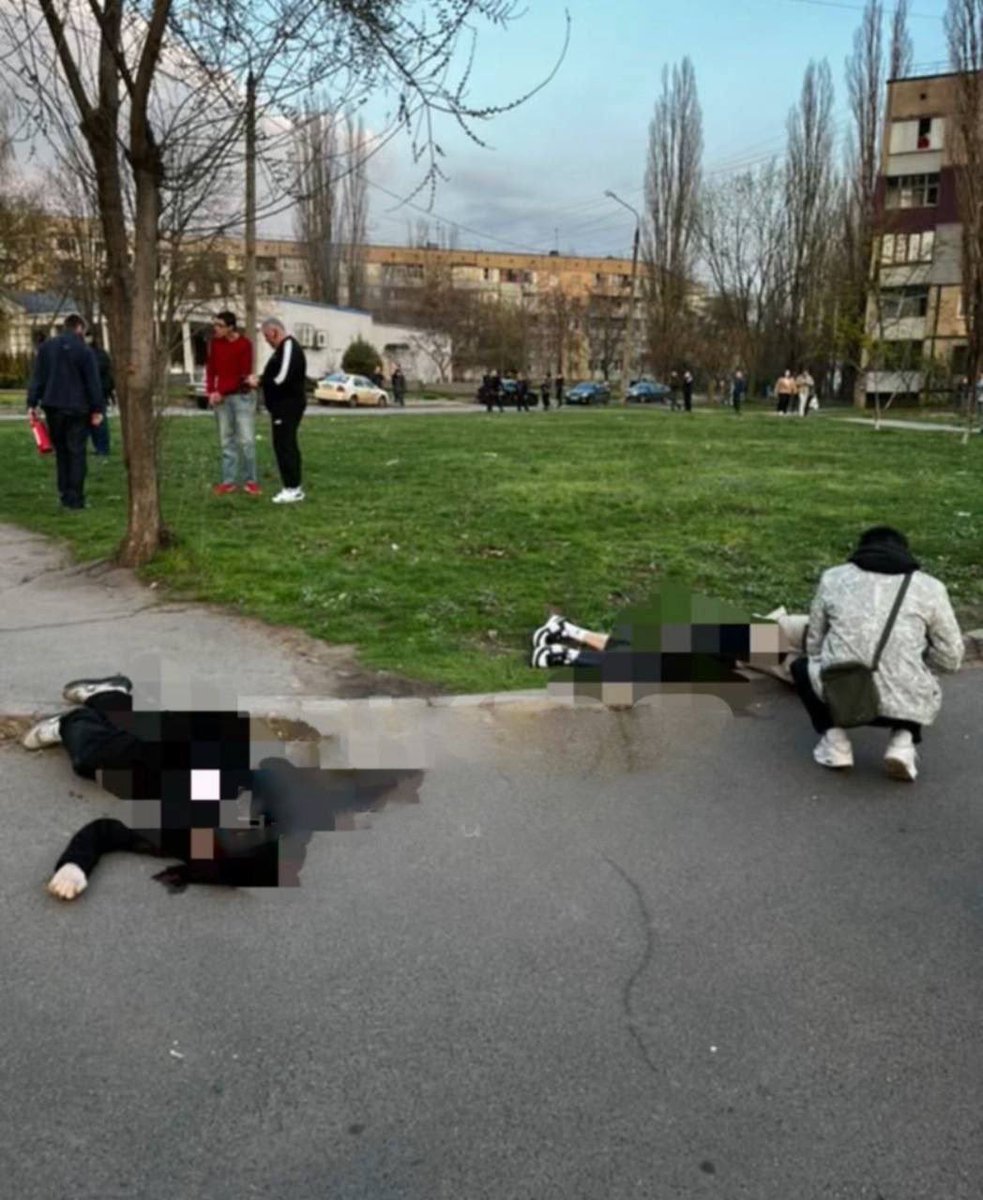 jurgen_nauditt's tweet photo. Russian missile attack.
Among the dead in Kryvyi Rih are TWO CHILDREN! – Chairman of the OVA.

Fires broke out in the city. High-rise buildings were damaged.
The hatred of the Russians is beyond words!

And Trump and Musk, those fascist scumbags, still claim that "putin wants peace."