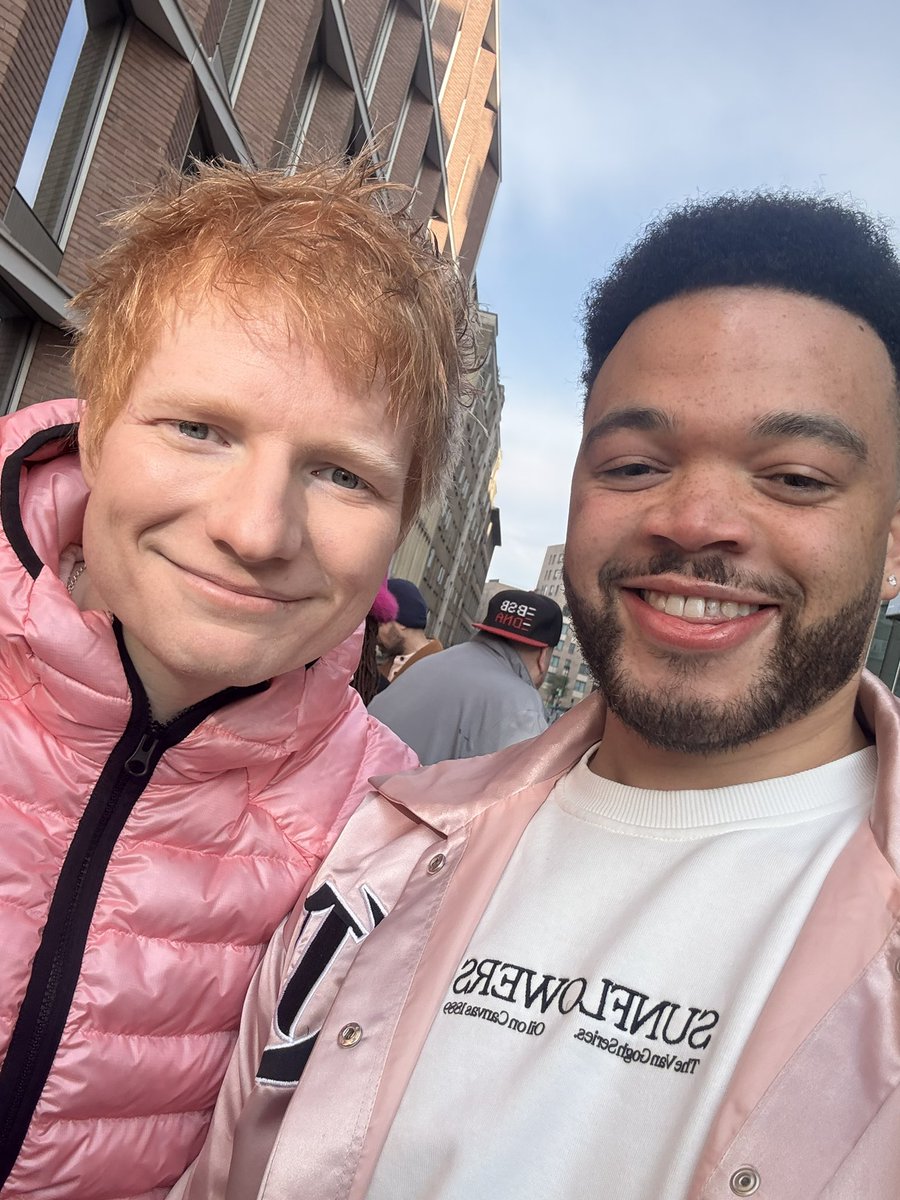 Jam_0n_t0ast's tweet photo. Actually can’t thank this man enough for the memories and Friends I’ve made over the years 🥹 @edsheeran #azizam https://t.co/x9tqAoJADd