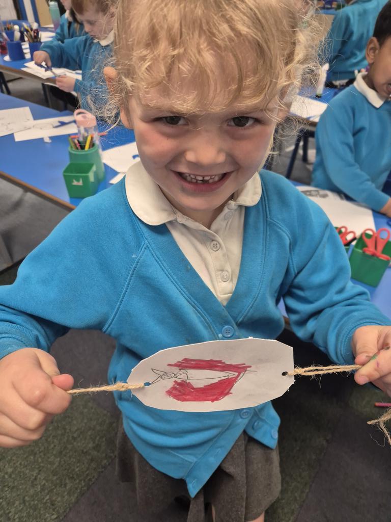 1JB_HCPLA's tweet photo. We finished our History Toys topic by making our own Victorian toys! The children had a go at making and playing with spinning tops and thaumatropes! @HighCragsPLA https://t.co/mZ2CsHjmPH