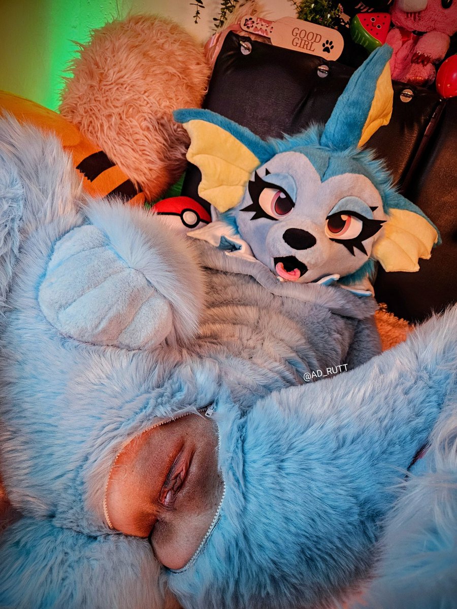 Vaporeon used baby-doll eyes💞

☆On1yFans/Fans1y in carrd☆
ad-rutt.carrd.co