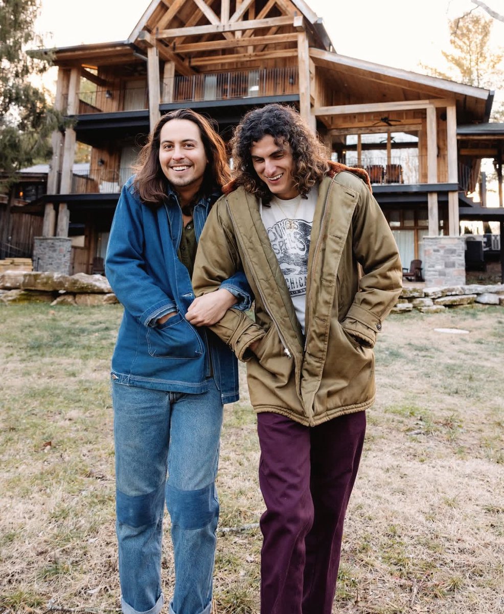 oliverfknreed's tweet photo. Just realized they’re at a cabin…. IM SCARED https://t.co/6qHApD1eOW