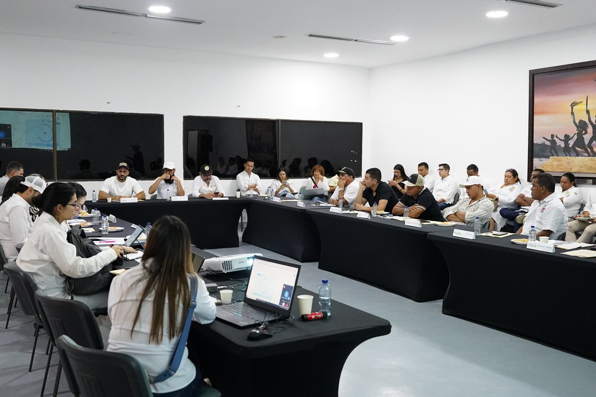 FondoAdaptacion's tweet image. #Cores | La construcción de soluciones efectivas empieza con la información clara. Socializar el proyecto de Desarrollo Socioeconómico con las entidades de la Mojana garantiza que todos los actores comprendan su alcance y aporten al proceso.