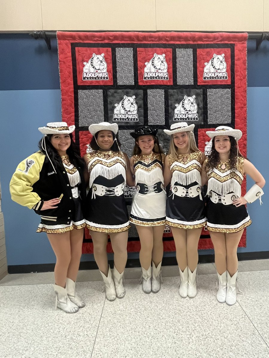 The Foster Flairs went to Adolphus Elementary this morning to advertise the Spring Kid Clinic!🐾✨
