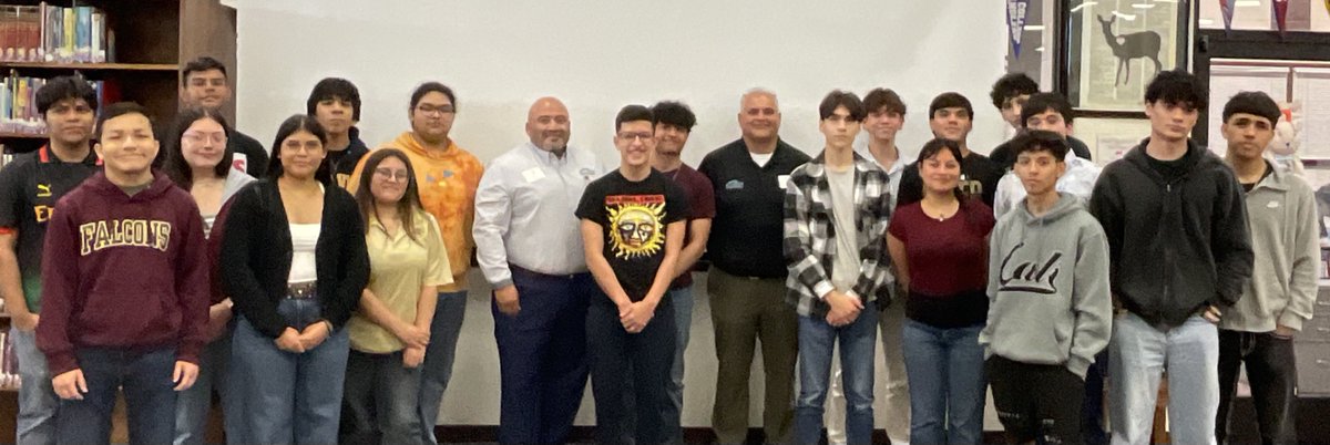 CTELFCISD's tweet image. Thank you, Blanket Retirement Services, for presenting to our mechatronics students about retirement and investing. Your insights are instrumental in preparing our students for their future. With our mechatronics program, they can look forward to starting salaries of $75,0000.
