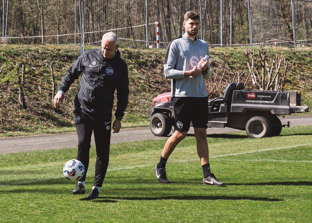Berschblick's tweet photo. Stadion am Bieberer Berg
Zaungast beim Training von @ofc_offiziell
Morgen geht es „ab in de Käfisch”!
Morgen ist Derbytag!
#kickersoffenbach #OFC1901 #nurderOFC #derBergruft #allehoch #Derbytag #nureineKompaktkameradarfichheben https://t.co/45xFNYMNwc