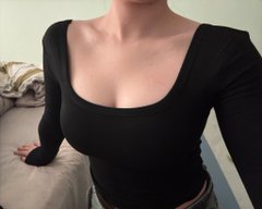 我会抓住你的头发，高潮的娇喘。