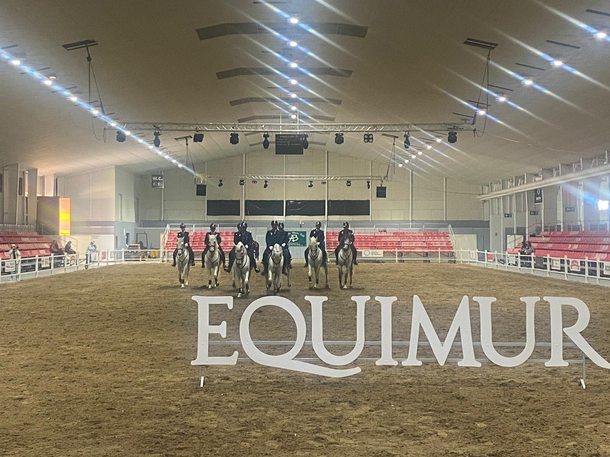 UCAM's tweet photo. 🐎 La UCAM refuerza su compromiso con la excelencia veterinaria en #Equimur 🏥

📍 El stand de nuestro Grado en Veterinaria representa el impulso al futuro Hospital Veterinario Equino, la apuesta por la formación práctica y la conexión con profesionales del sector. https://t.co/9KqWfhLpEM