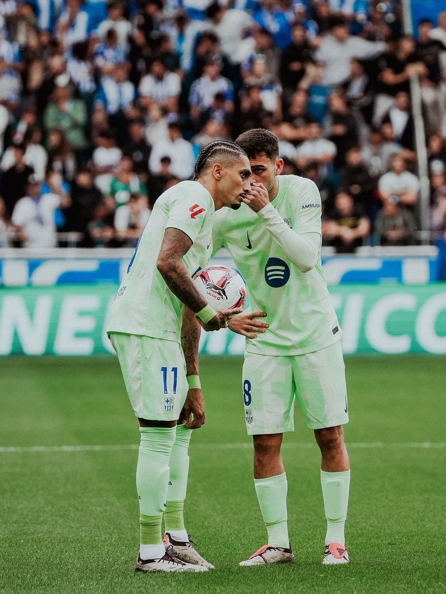 raphinhaav1's tweet photo. 2️⃣ 🐐 https://t.co/D15gk9nF4F