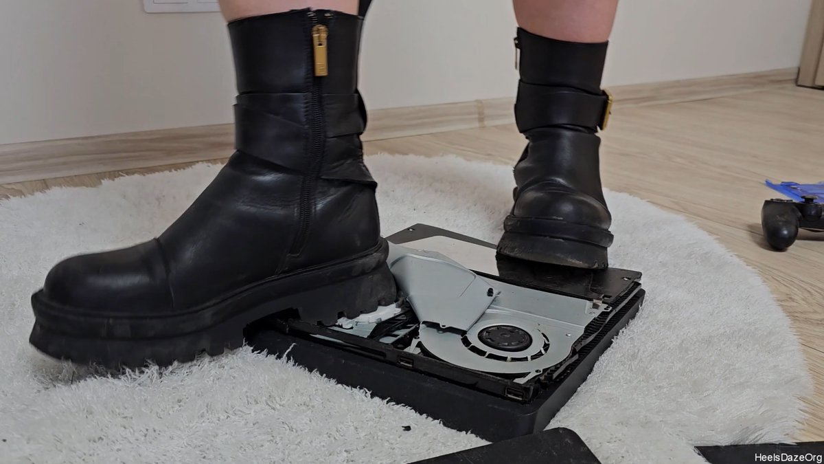 DazeOrg's tweet photo. New! Available on https://t.co/9eJcqp5D8N https://t.co/bpviaL0a3b
#crush #crushfetish #ps4crush #consolecrush #bootscrush #Heelscrush #stomping #Jumping #crushing #giantess #destruction #gamedestruction #ruiningps4 #gameover #iwantlclips #giantesscrush #meangiantess #annoyed https://t.co/V0wySHBjnV