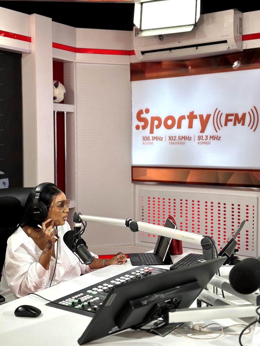 SportyFM_'s tweet image. There you go... just in case you&apos;ve not seen anything beautiful today. 😍😍😍 

📷 @Serwaa_Amihere.
Mission: Sporty Drive Takeover.

#SportyDrive 🚘